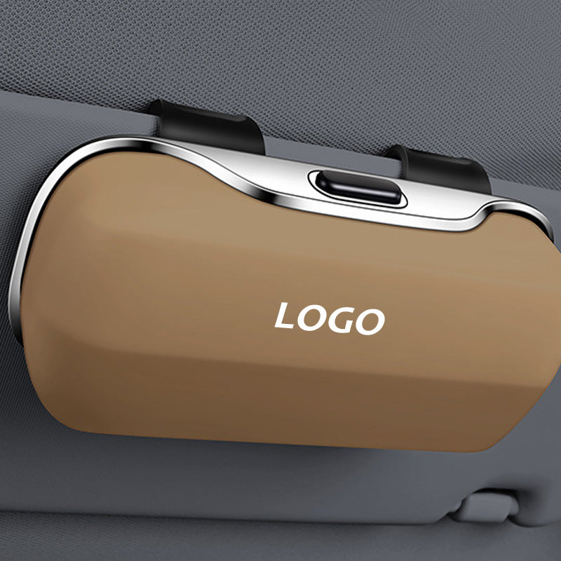 Multifunktionelt solbrilleetui til bilen